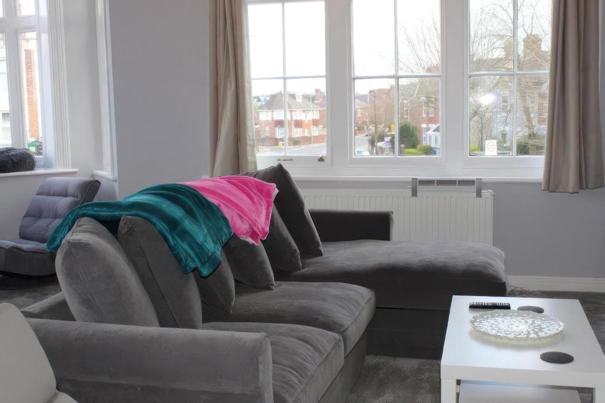 Lovely 2 Bed 2 Bath Flat With Free Parking Poole Eksteriør bilde