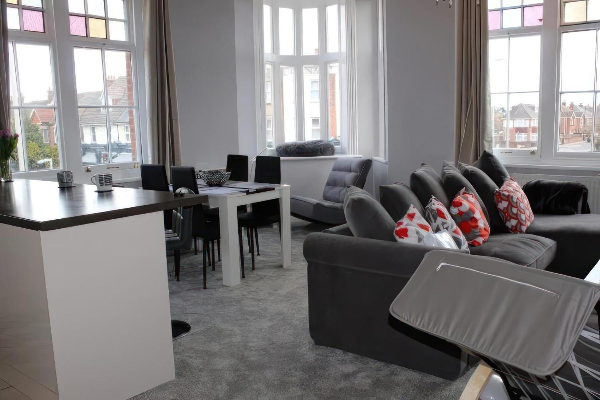 Lovely 2 Bed 2 Bath Flat With Free Parking Poole Eksteriør bilde