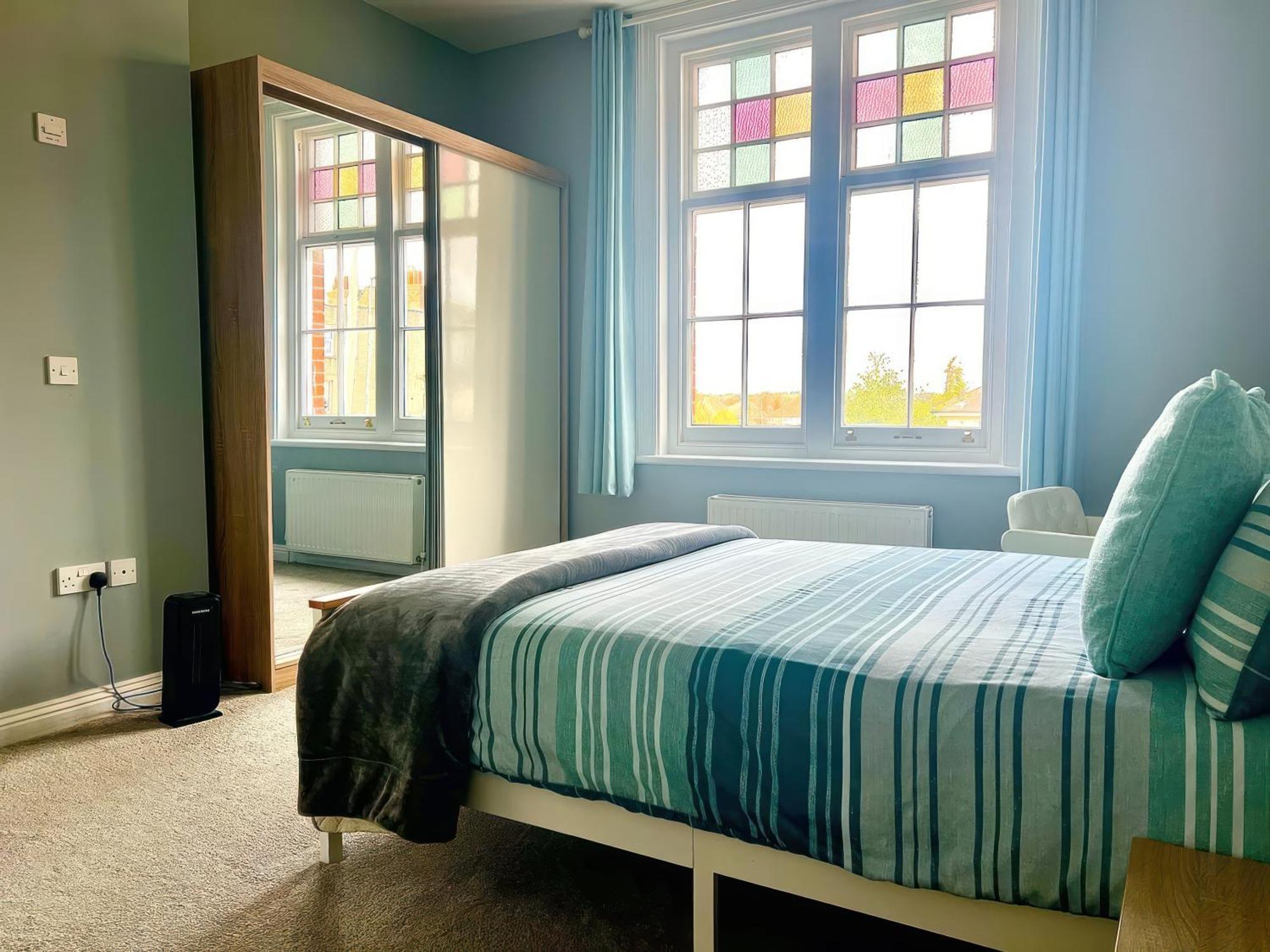 Lovely 2 Bed 2 Bath Flat With Free Parking Poole Eksteriør bilde