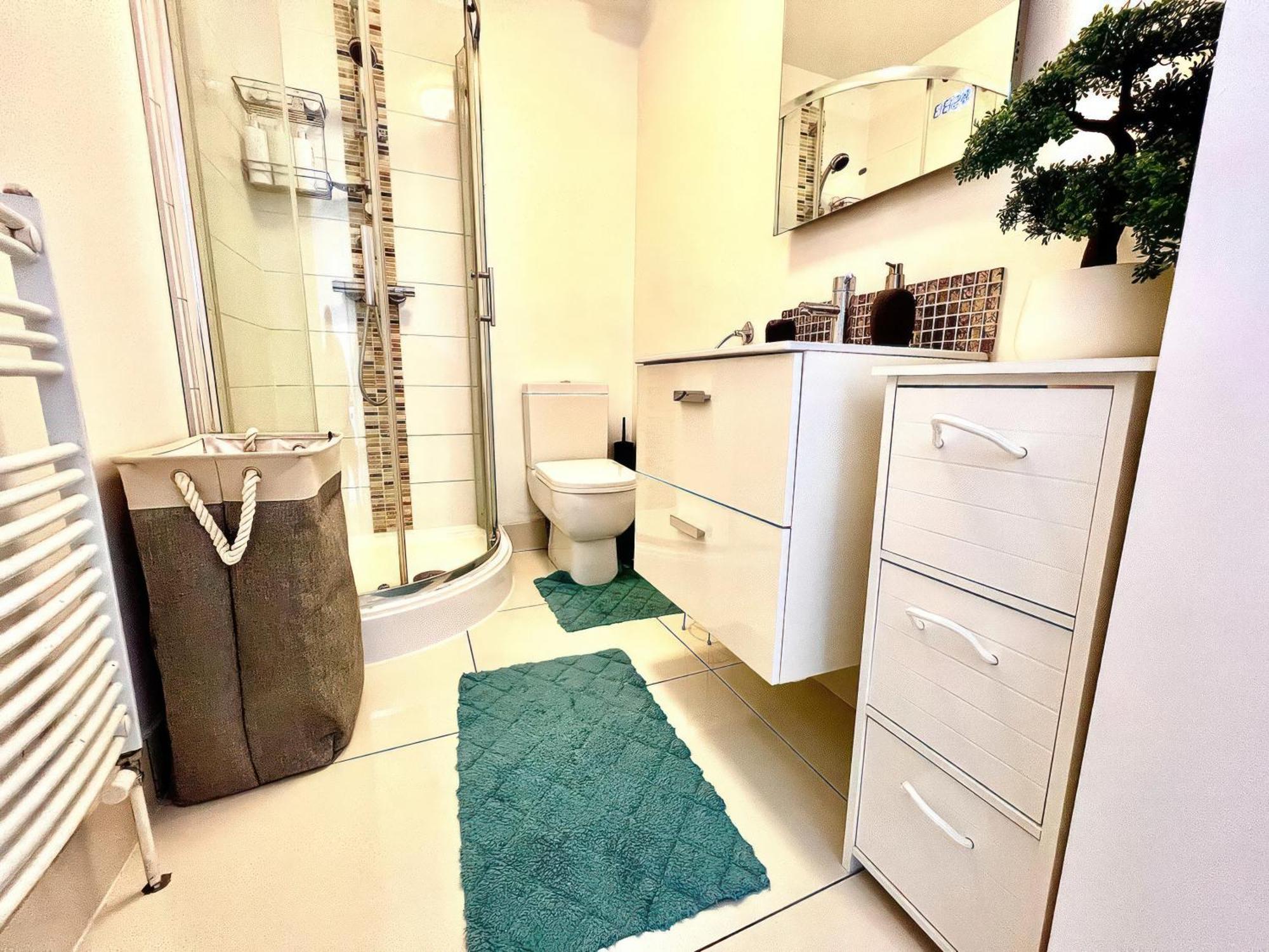 Lovely 2 Bed 2 Bath Flat With Free Parking Poole Eksteriør bilde