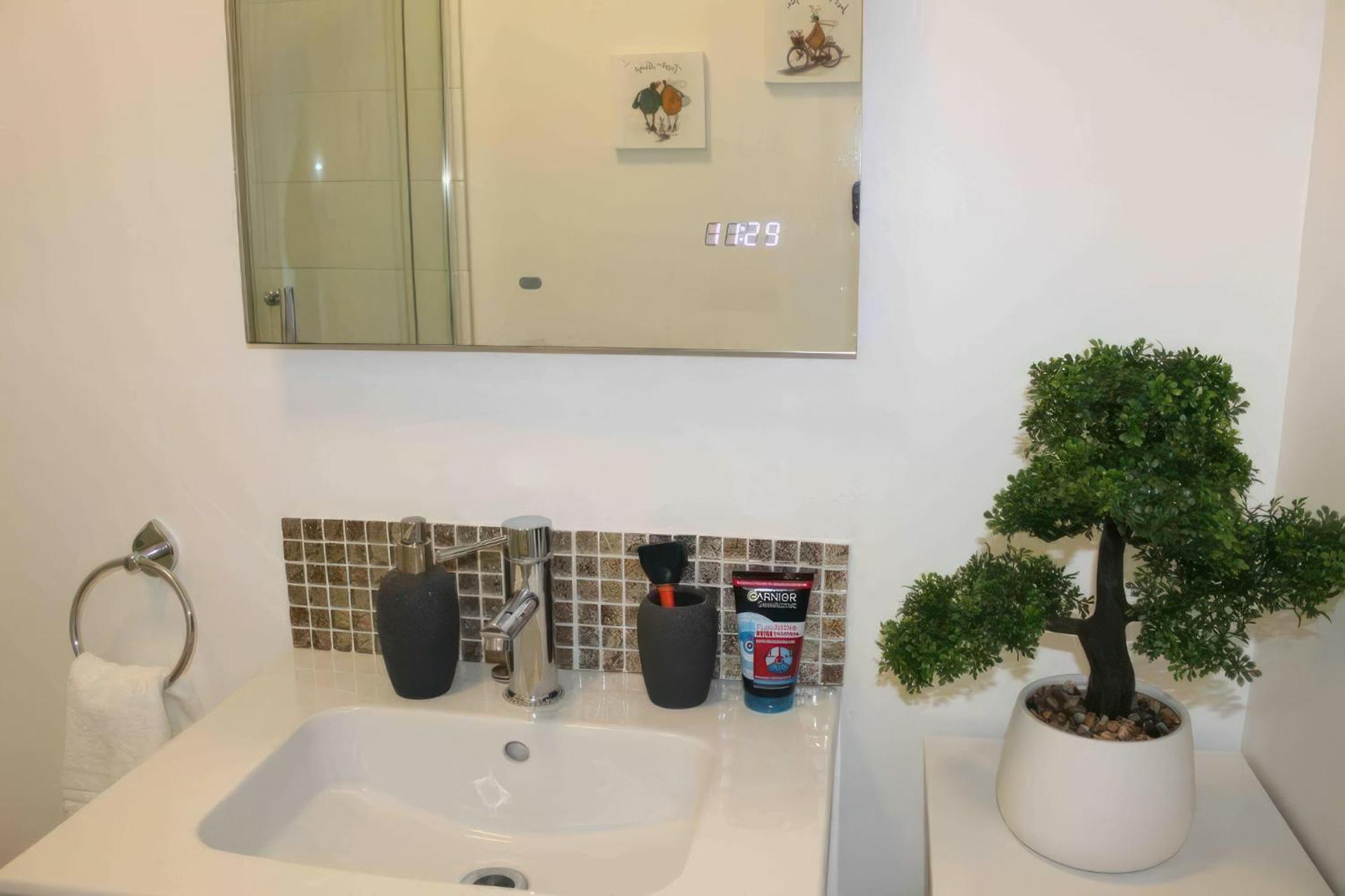 Lovely 2 Bed 2 Bath Flat With Free Parking Poole Eksteriør bilde