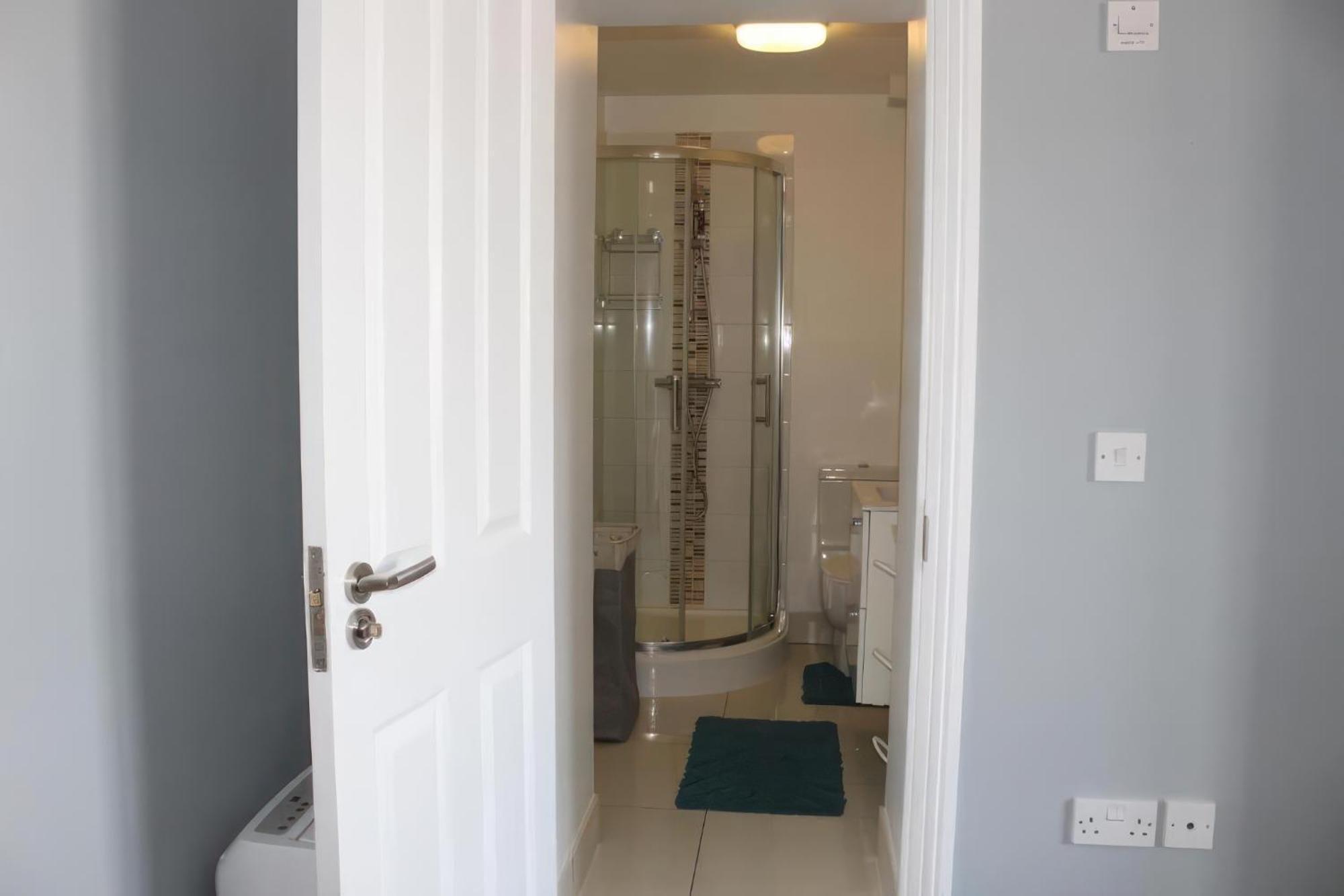 Lovely 2 Bed 2 Bath Flat With Free Parking Poole Eksteriør bilde
