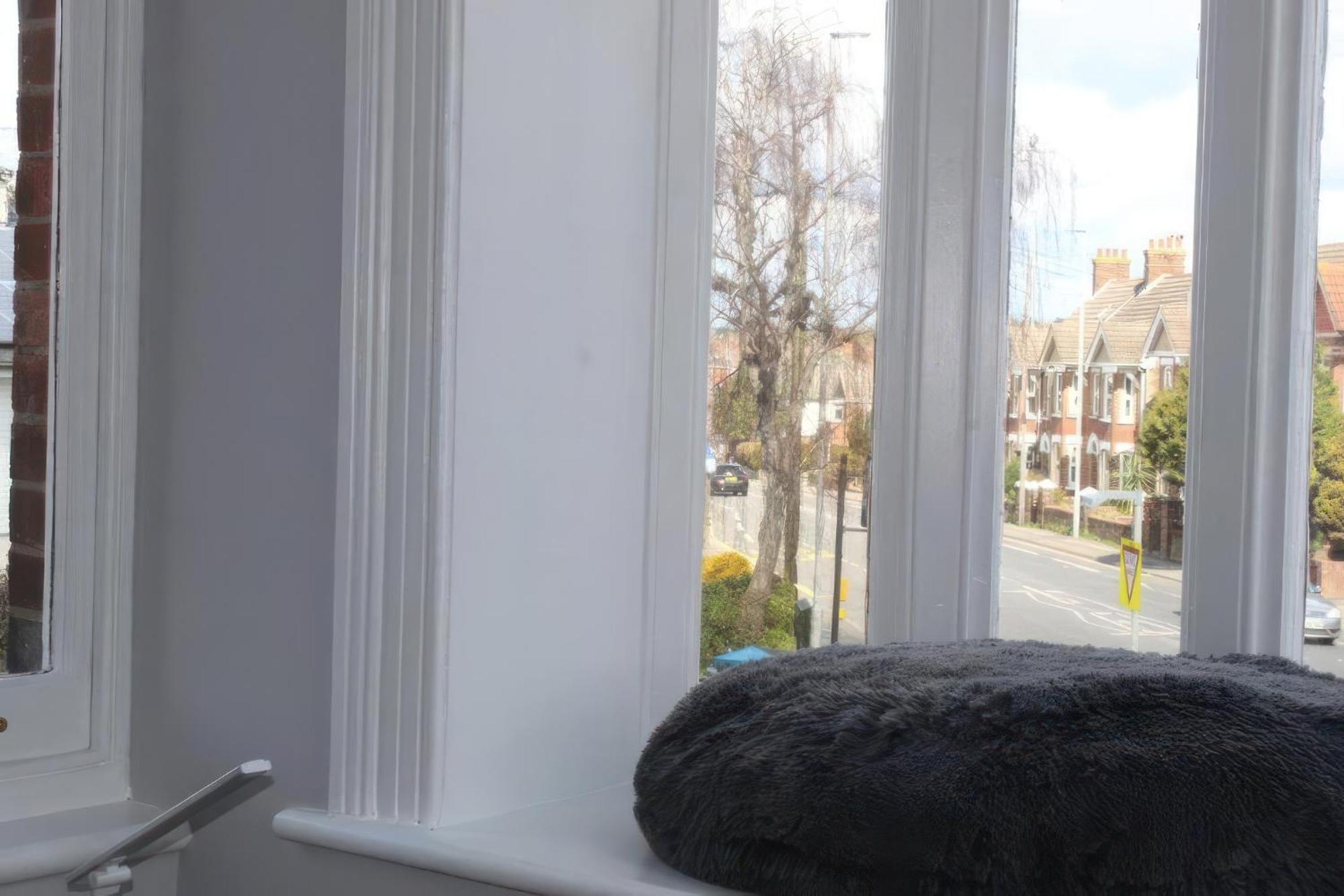 Lovely 2 Bed 2 Bath Flat With Free Parking Poole Eksteriør bilde