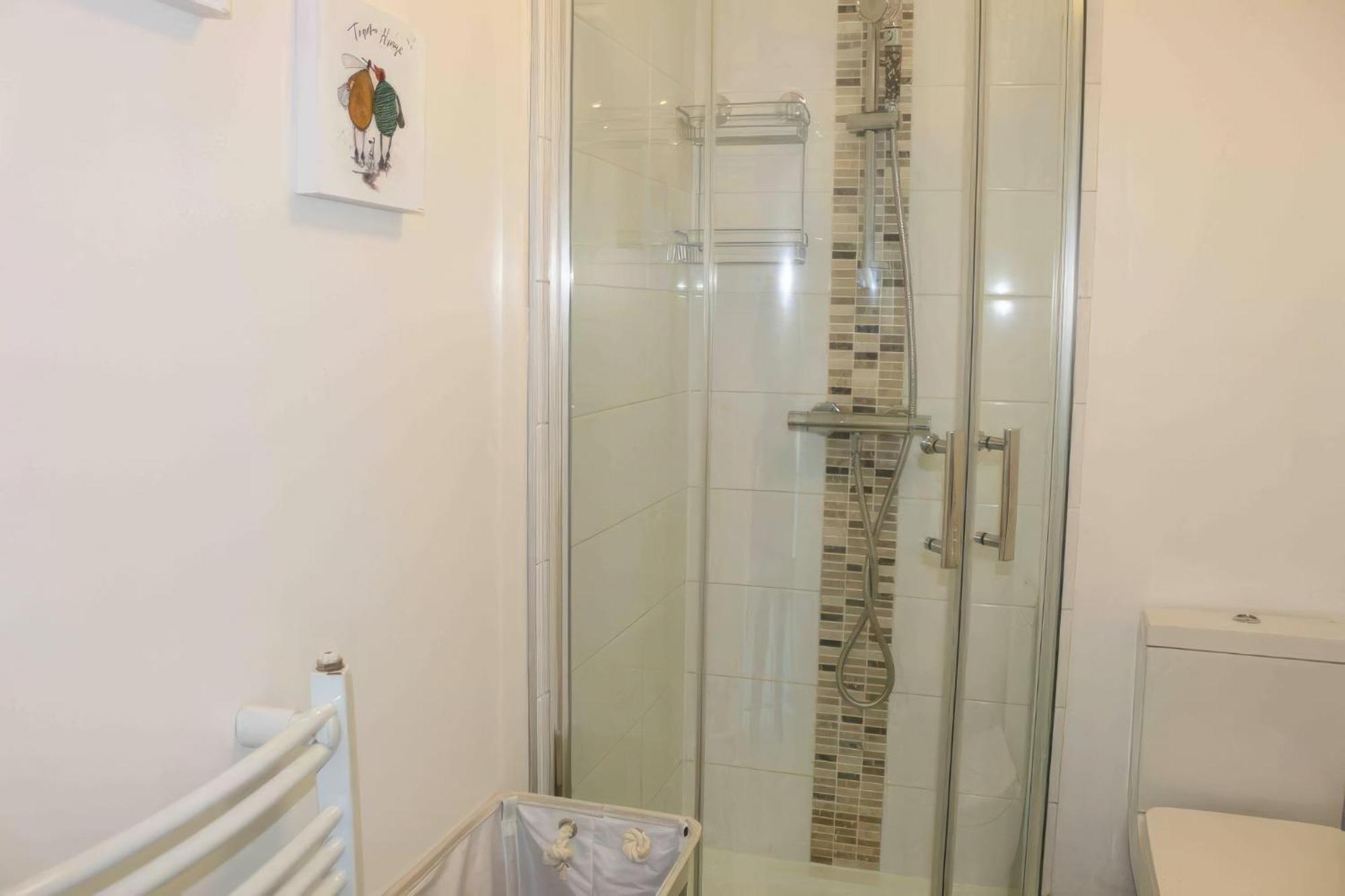 Lovely 2 Bed 2 Bath Flat With Free Parking Poole Eksteriør bilde