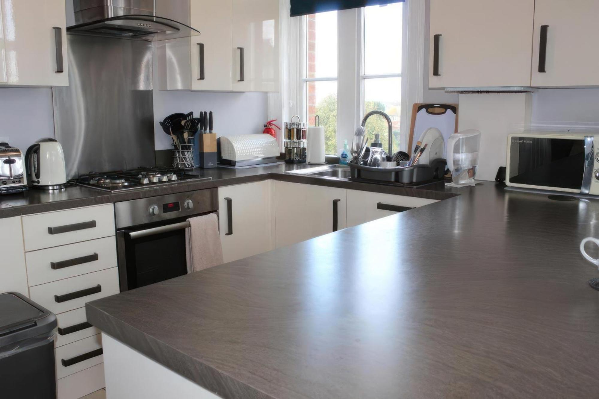 Lovely 2 Bed 2 Bath Flat With Free Parking Poole Eksteriør bilde