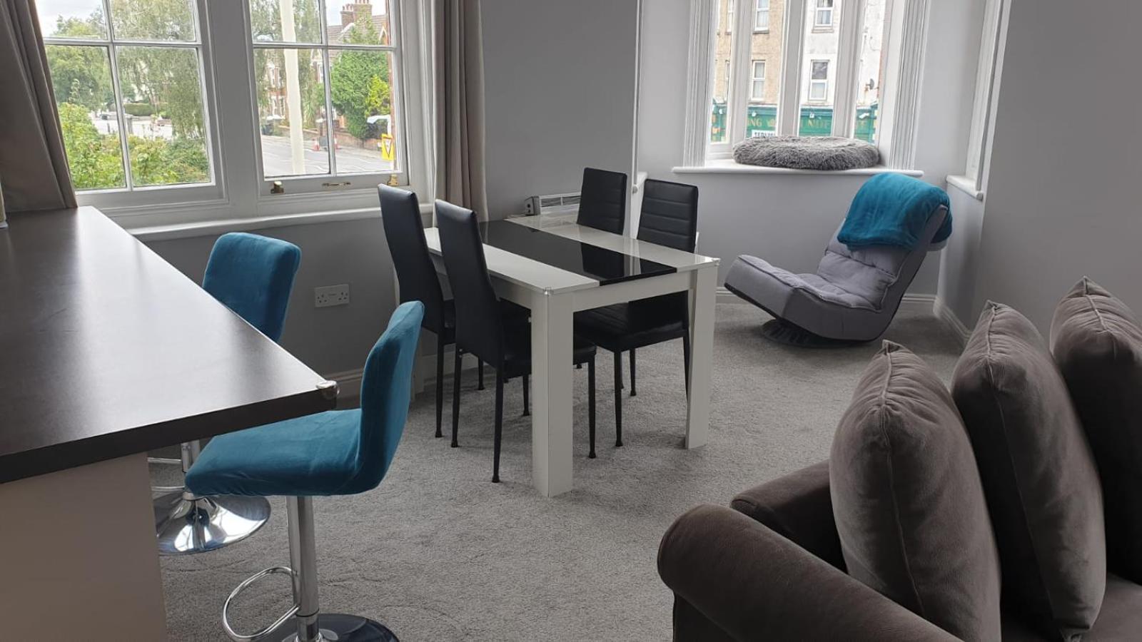 Lovely 2 Bed 2 Bath Flat With Free Parking Poole Eksteriør bilde