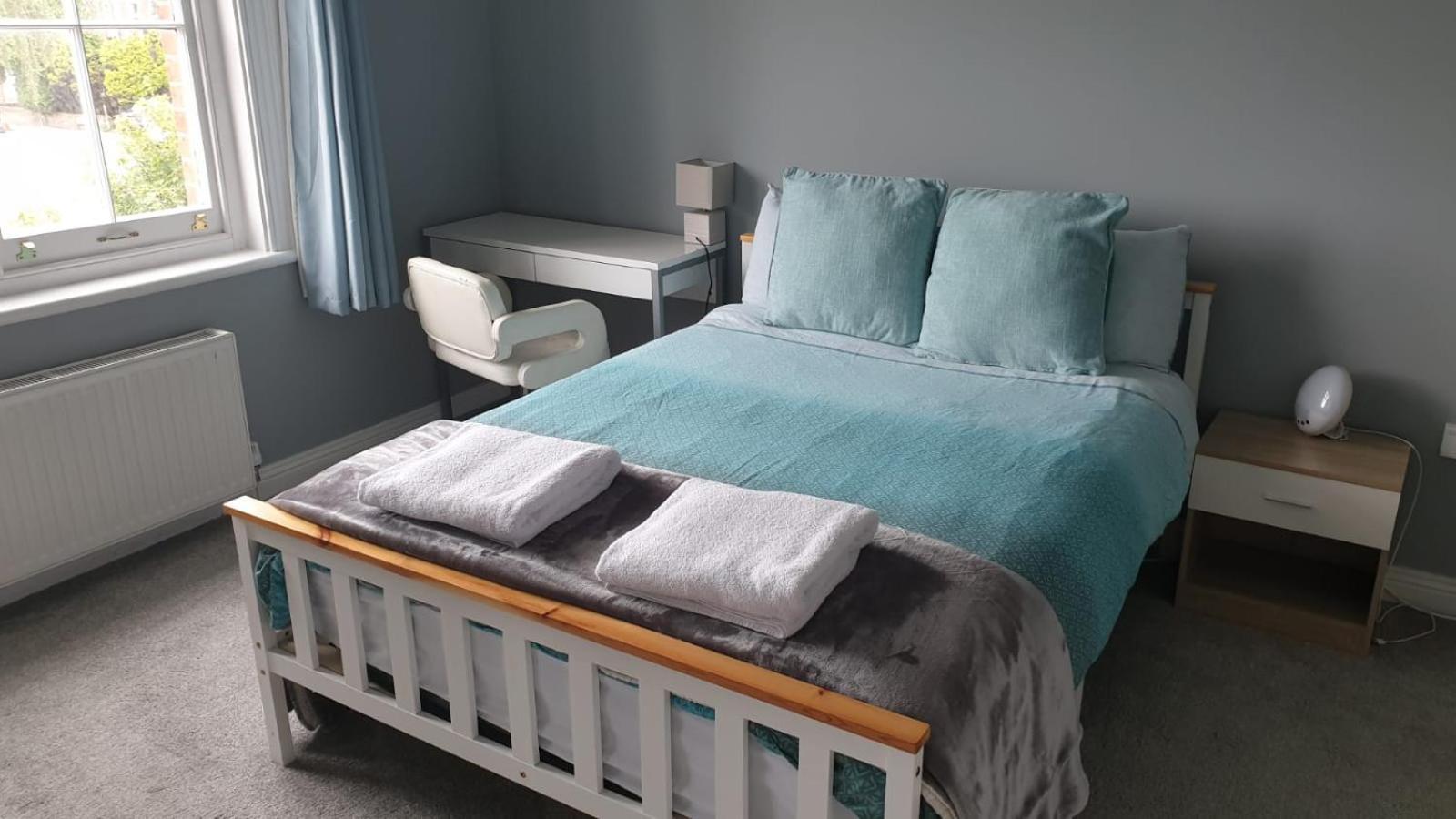 Lovely 2 Bed 2 Bath Flat With Free Parking Poole Eksteriør bilde