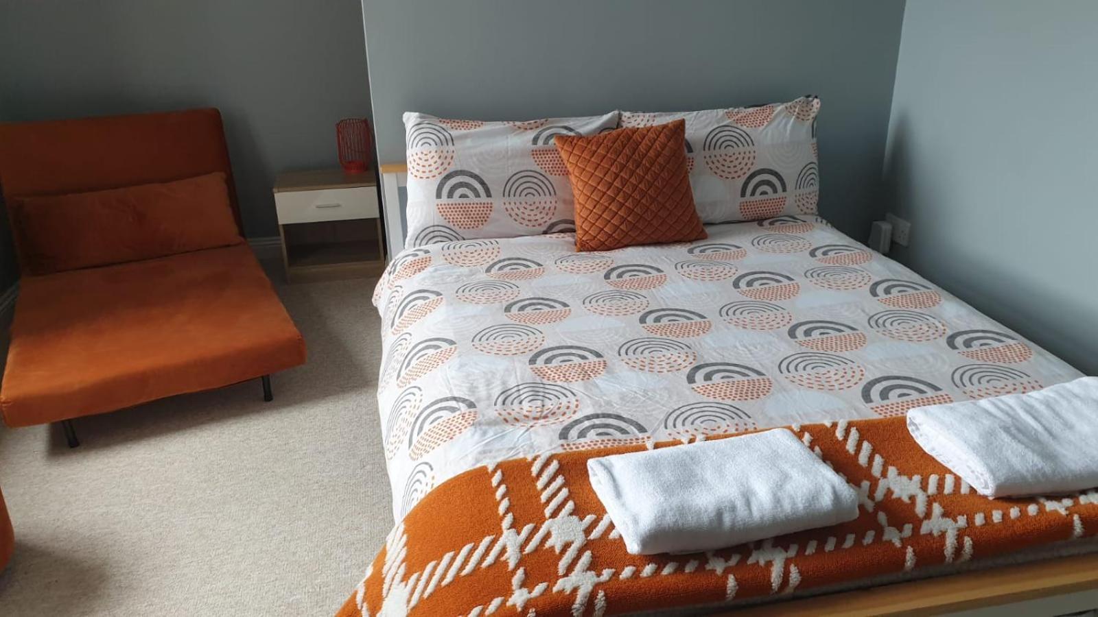 Lovely 2 Bed 2 Bath Flat With Free Parking Poole Eksteriør bilde